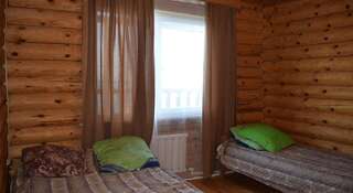 Гостиница Baikalskaya Usadba Большое Голоустное Двухместный номер с 1 кроватью или 2 отдельными кроватями и общей ванной комнатой-5